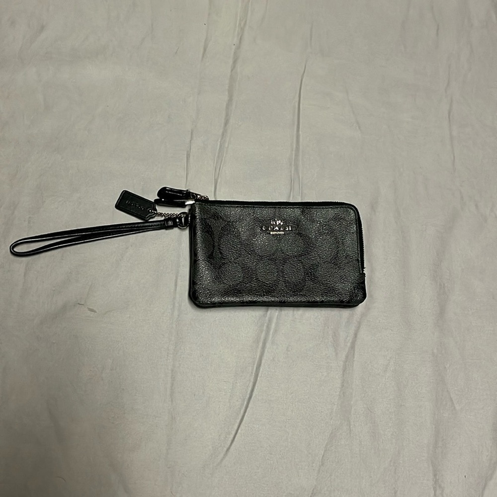 Coach wristlet. Excellent condition.